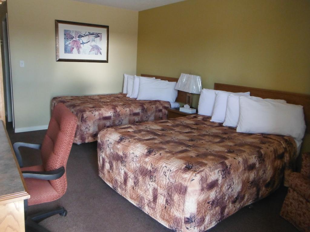 Tumbler Ridge Inn Room photo