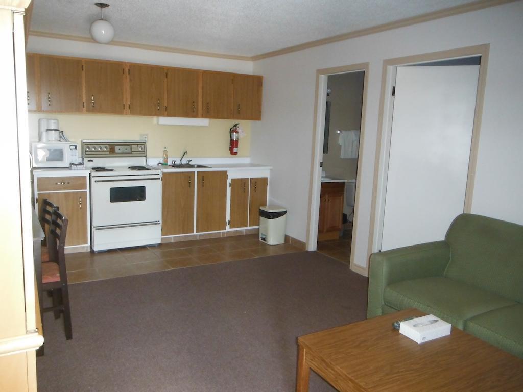 Tumbler Ridge Inn Room photo