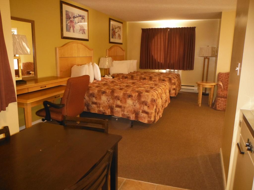 Tumbler Ridge Inn Room photo