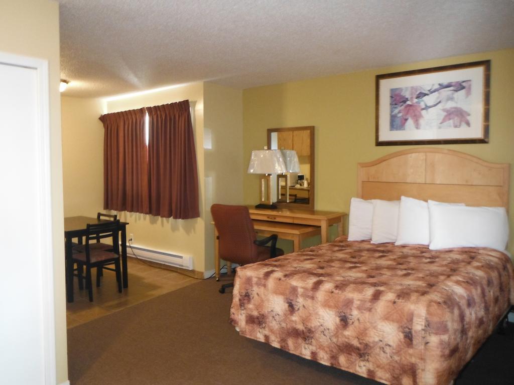 Tumbler Ridge Inn Room photo