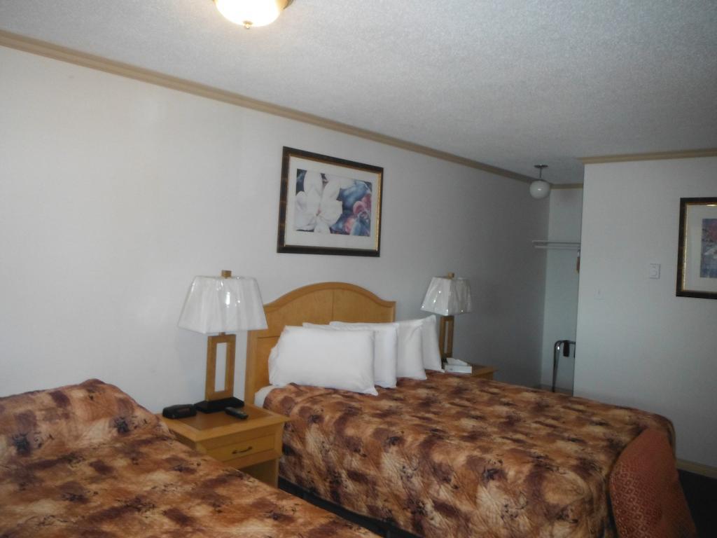 Tumbler Ridge Inn Room photo