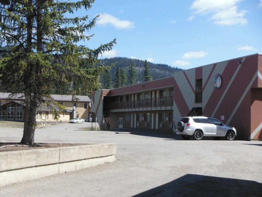 Tumbler Ridge Inn Exterior photo